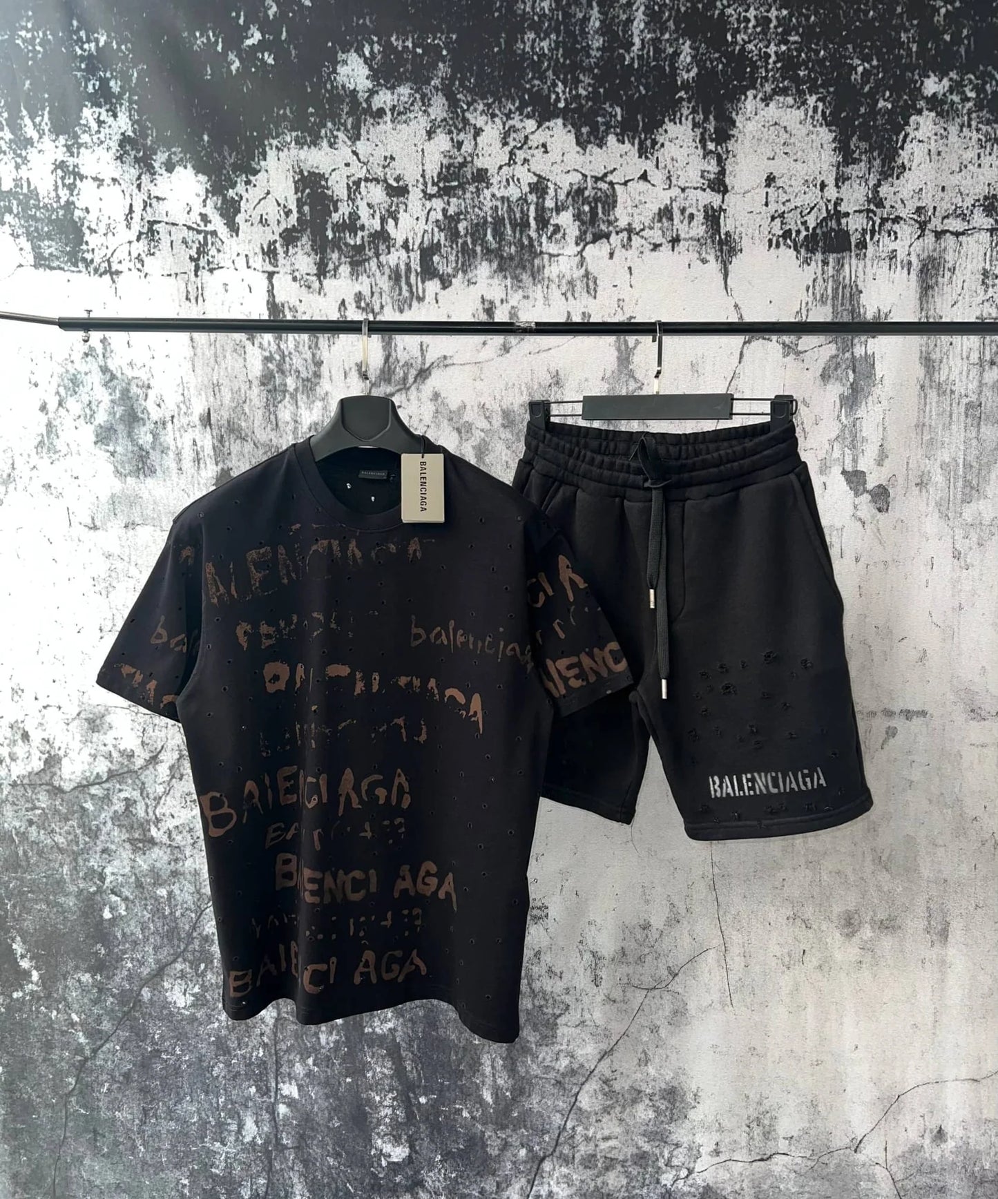 T-Shirt + Bermuda BALENCIAGA graffiato