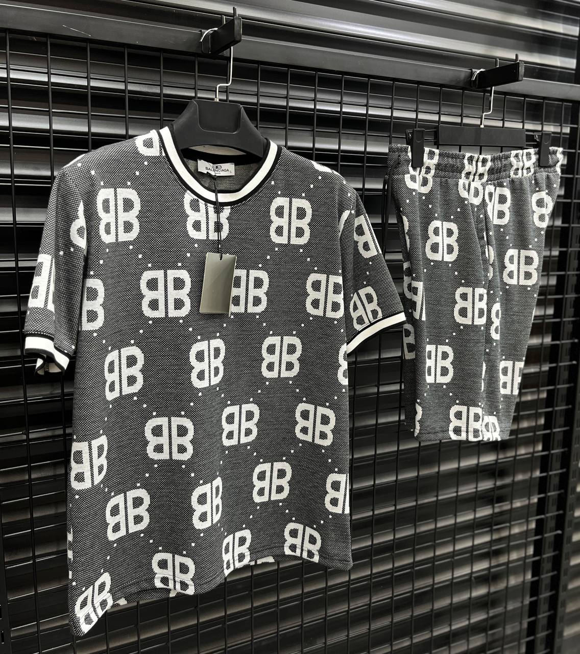 T-SHIRT + BERMUDA Balenciaga BB