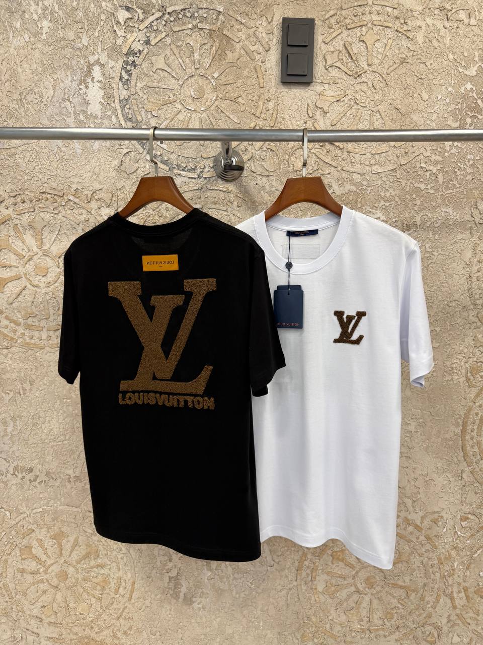 T- SHIRT LV PELUCHE