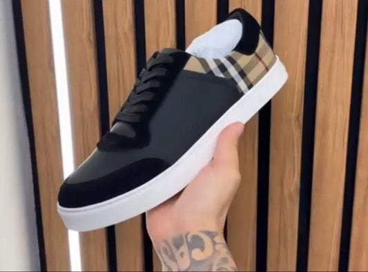 Burberry Scarpa Elegant