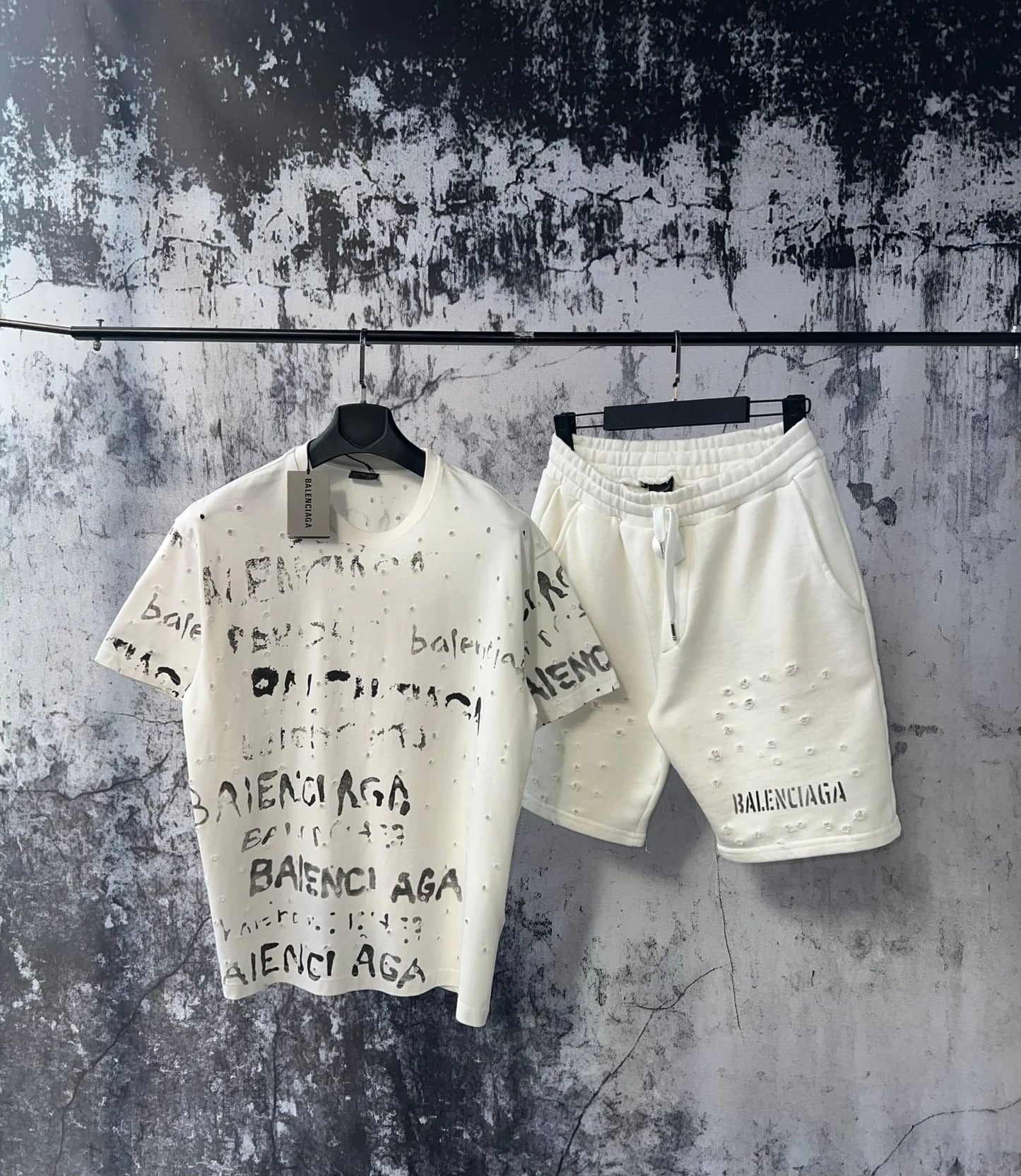 T-Shirt + Bermuda BALENCIAGA graffiato