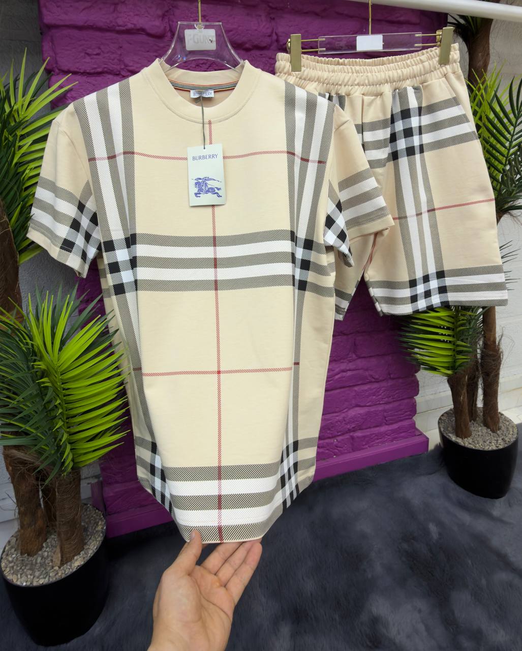 Completo Burberry Monogram