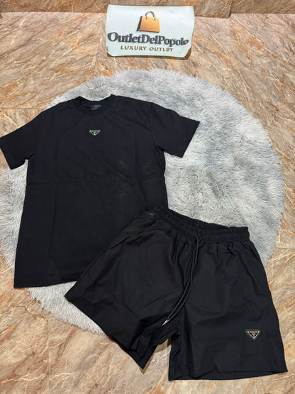 T-Shirt + Costume Prada