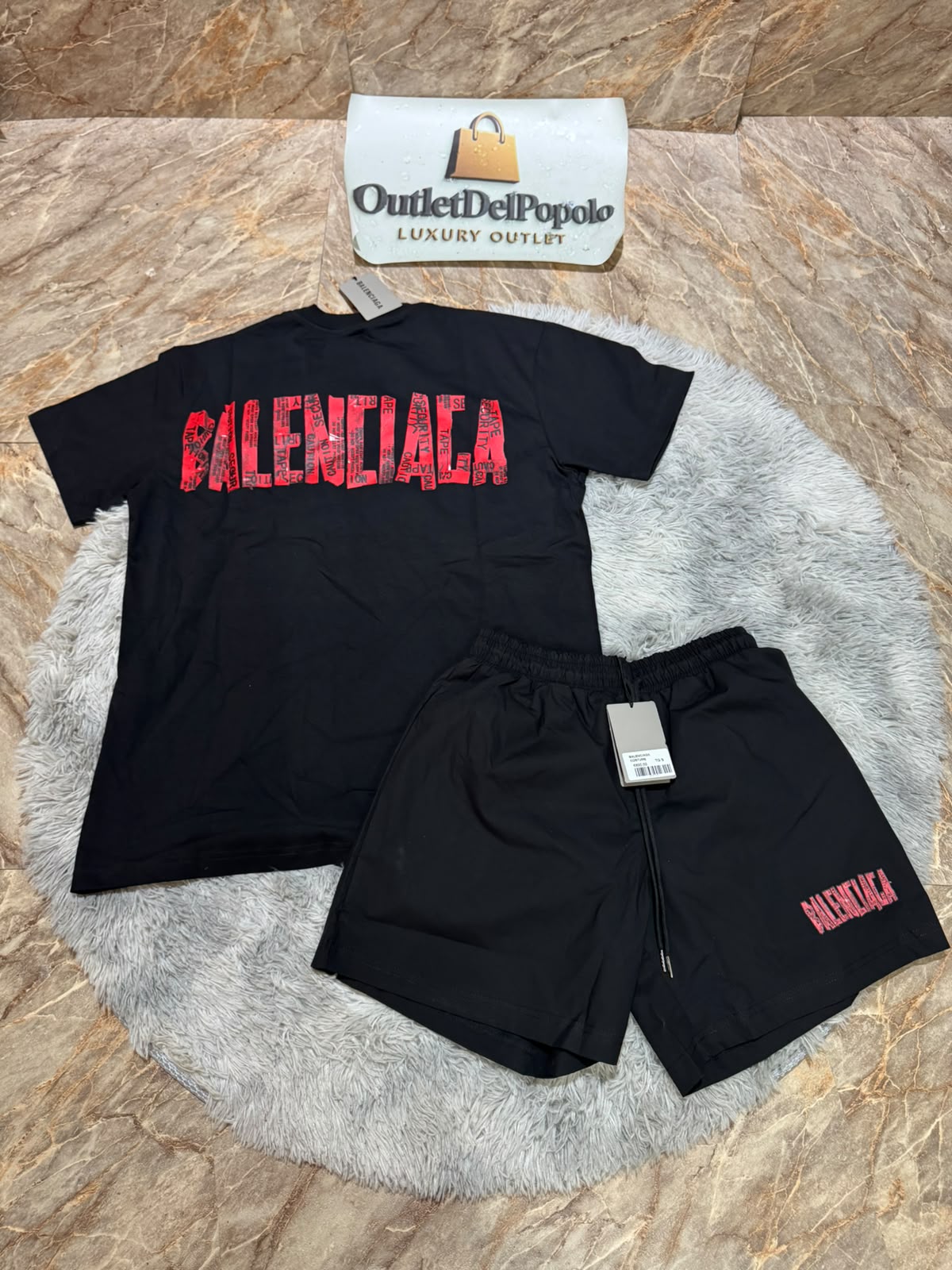 T-Shirt + Costume Balenciaga