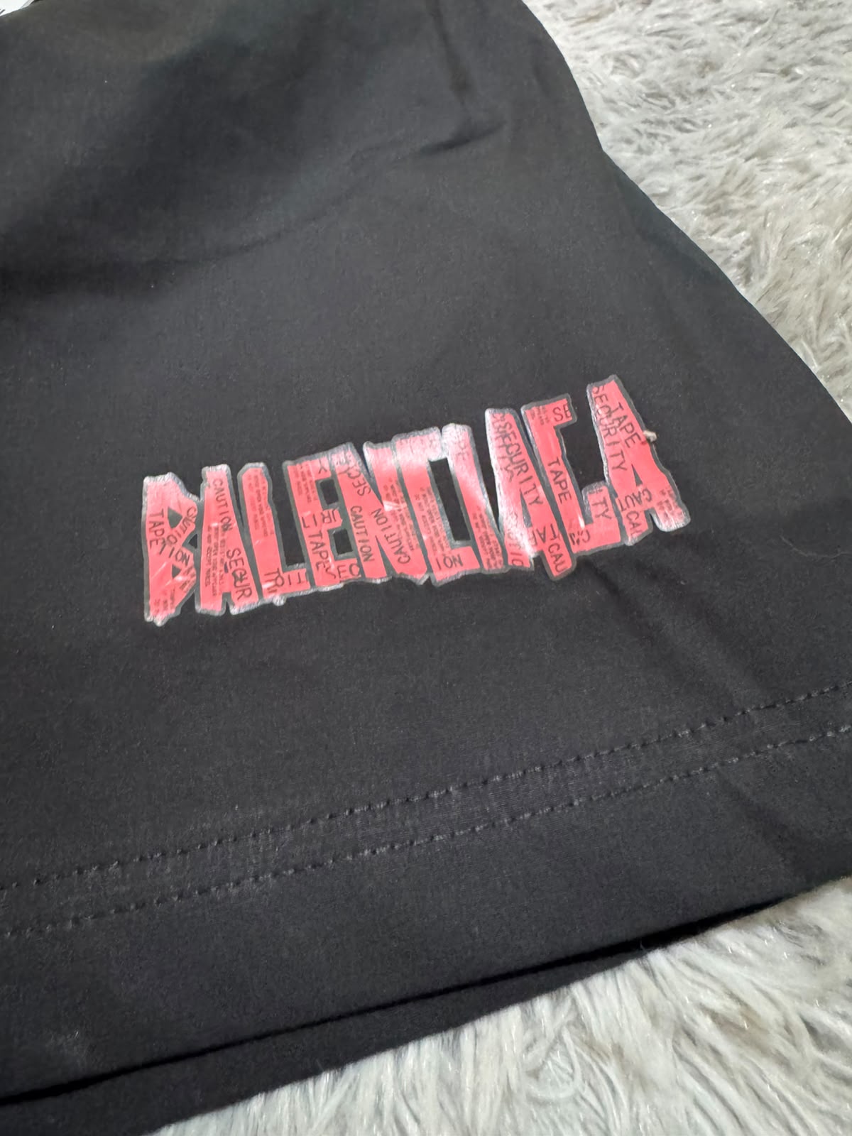 T-Shirt + Costume Balenciaga