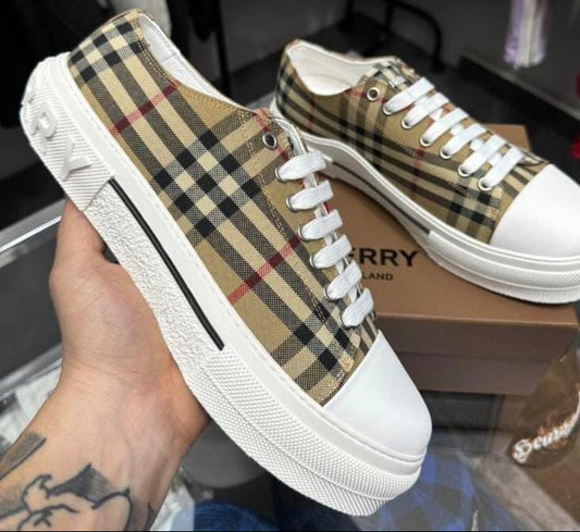 Burberry Scarpa Monogram